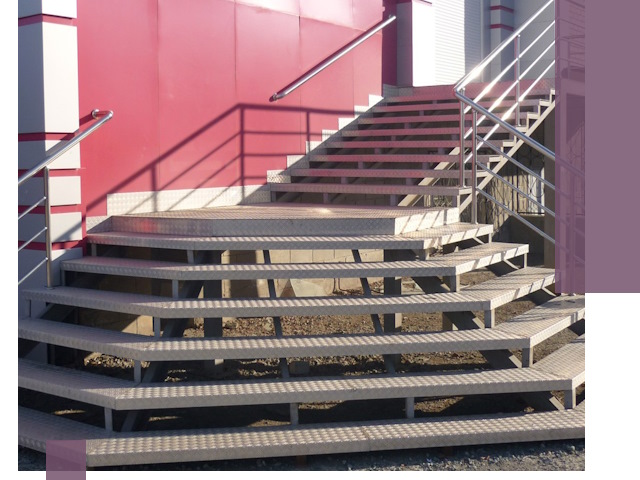 Лестницы для магазина в Дзержинске — изготовление и монтаж