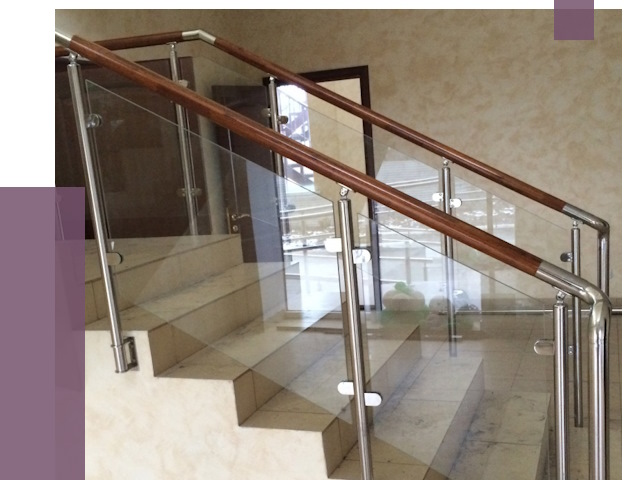 Комбинированные перила из металла и дерева в Дзержинске